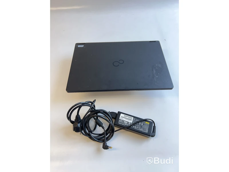 Dator Fujitsu Lifebook U757 inkl. Laddare OBS! Inget OS.