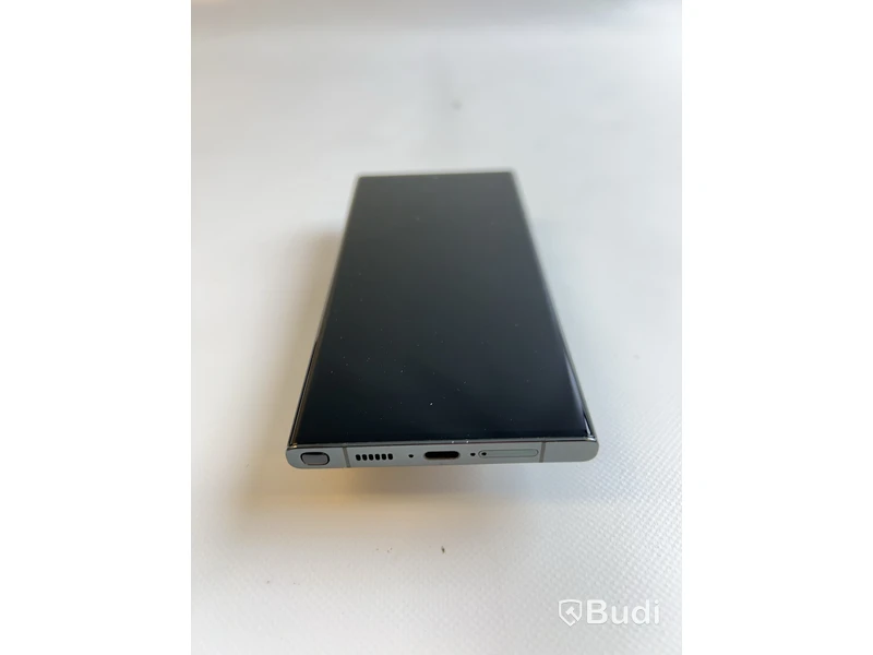 Mobil Samsung Galaxy S23 Ultra 256GB med originalförpackning. OBS! Repad skärm.