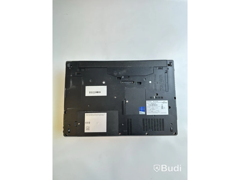 Dator Fujitsu Lifebook E746 inkl. Laddare. OBS! Inget OS