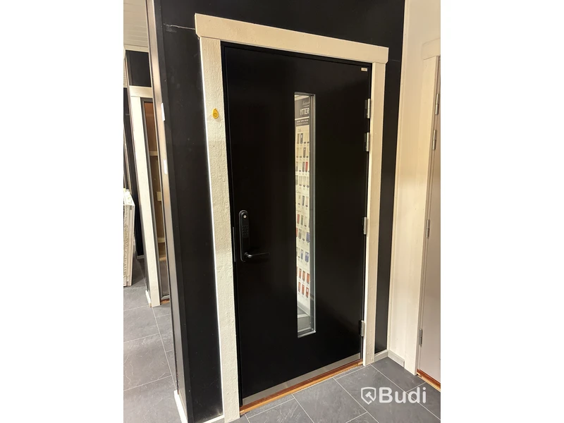 Ytterdörr Lurs Hammarö 10x21 höger med Yale Doorman