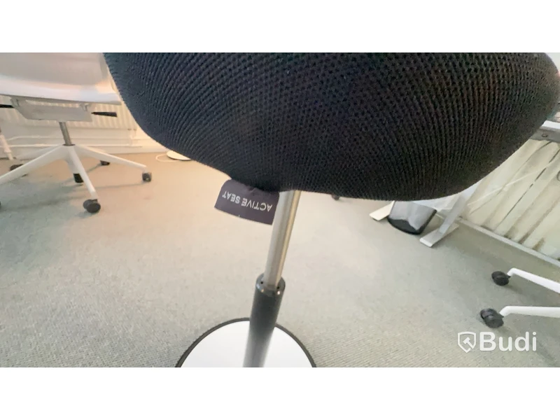 Pall Active Seat