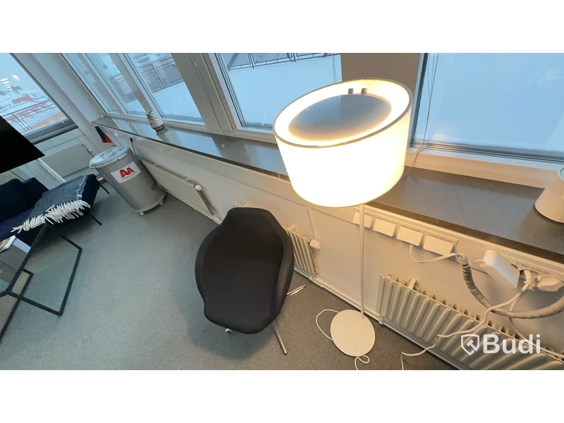 Stol och lampa