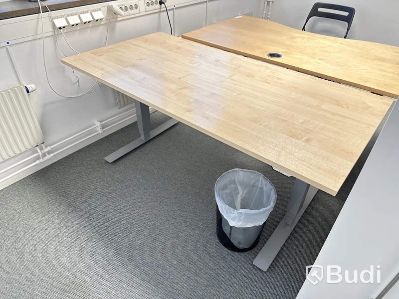 Skrivbord, ej inkopplad höj- och och sänkfunktion. L160 D80 cm