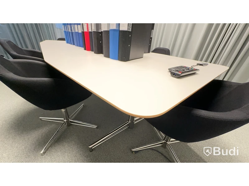 Konferensbord med 6 st. stolar. L240 B100 H72 cm