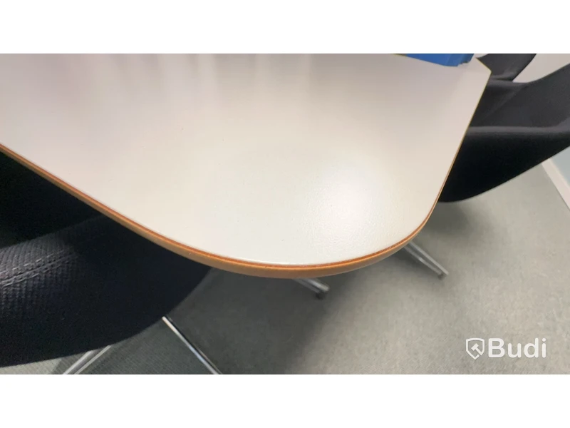 Konferensbord med 6 st. stolar. L240 B100 H72 cm
