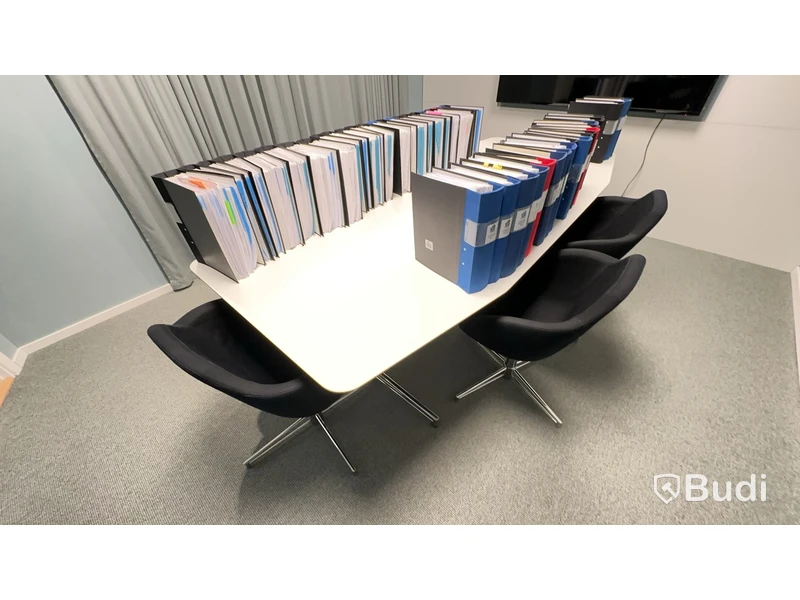 Konferensbord med 6 st. stolar. L240 B100 H72 cm