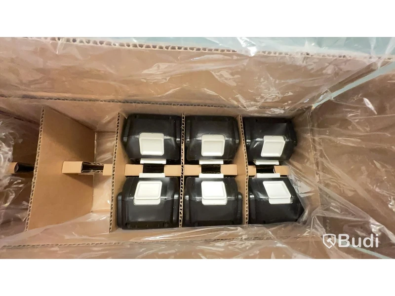 6 st. Makita 18V 5.0 ah-batteri, samt laddare