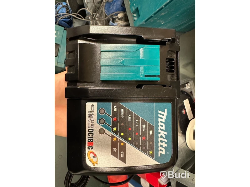 6 st. Makita 18V 5.0 ah-batteri, samt laddare