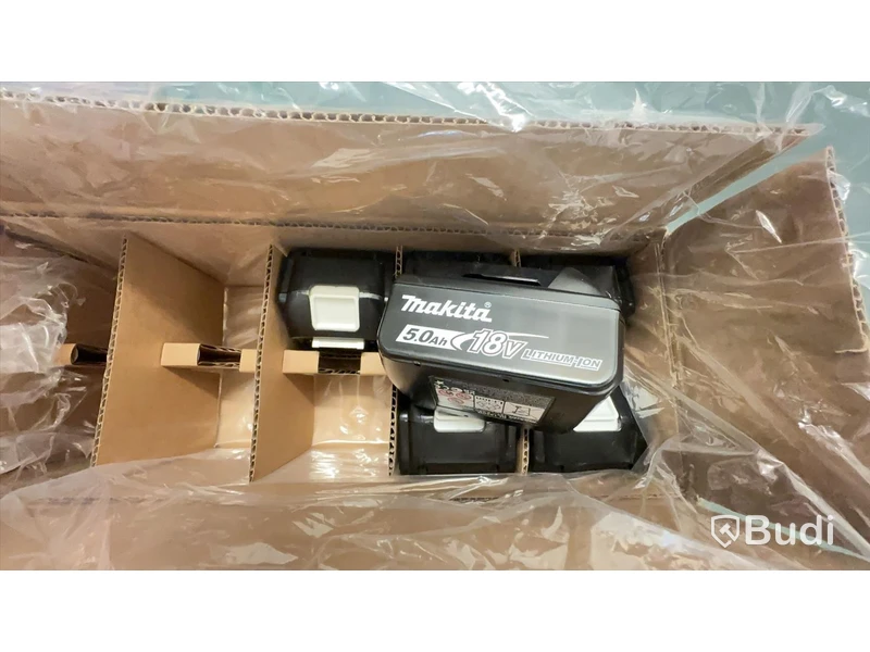6 st. Makita 18V 5.0 ah-batteri, samt laddare