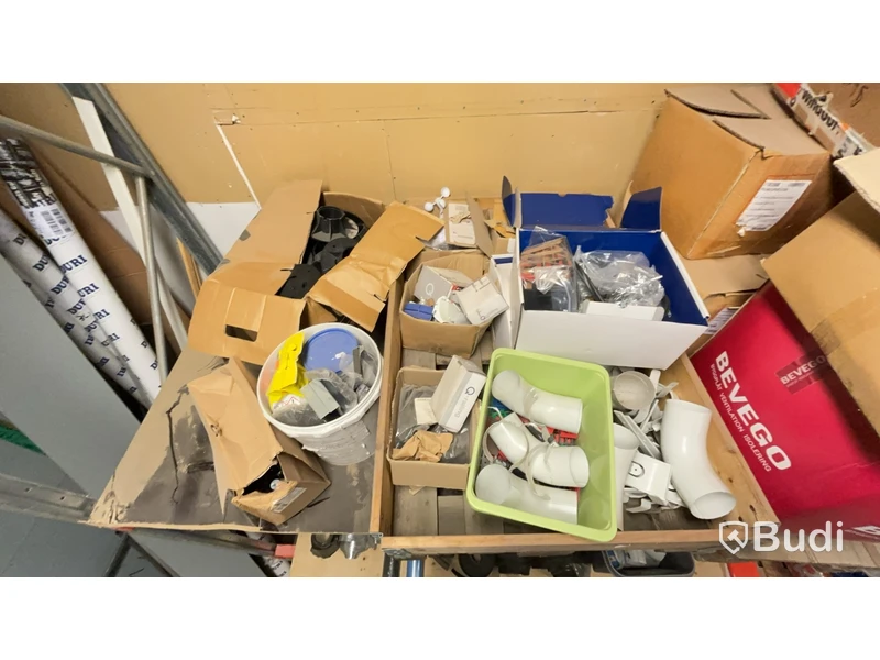 Byggmaterial, verktyg m.m. Stort parti.