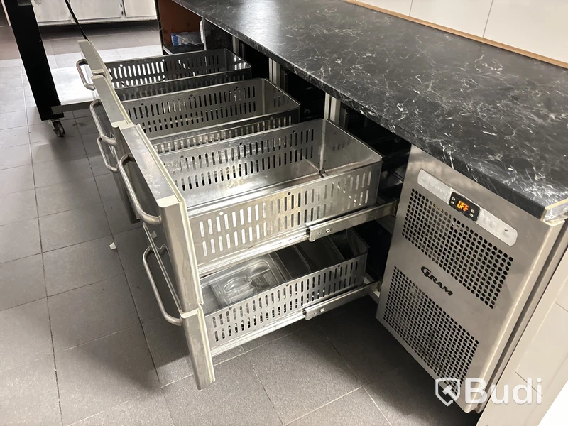 Kylbänk Gram med 6 utdragslådor
