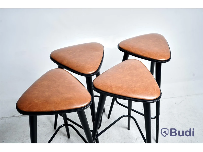 4 st. Barpallar – Fameg, Finn. Svartbetsad bok med läder. 75 cm