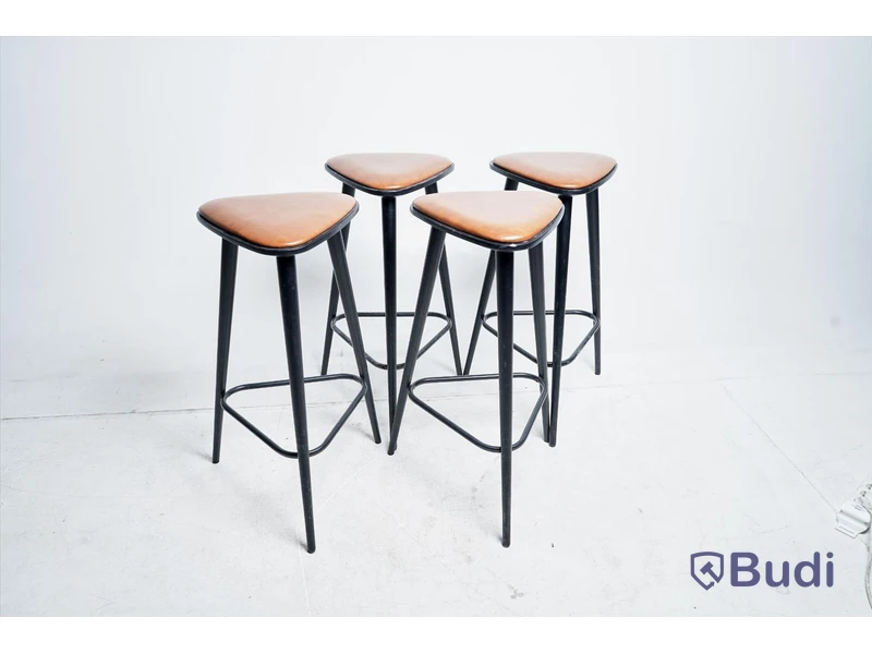 4 st. Barpallar – Fameg, Finn. Svartbetsad bok med läder. 75 cm