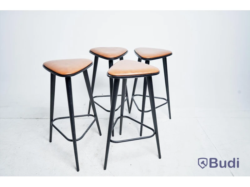 4 st. Barpallar – Fameg, Finn. Svartbetsad bok med läder. 75 cm