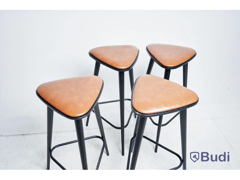 4 st. Barpallar – Fameg, Finn. Svartbetsad bok med läder. 75 cm