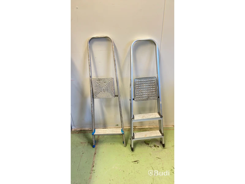 2 st trappstegar, obs ena defekt