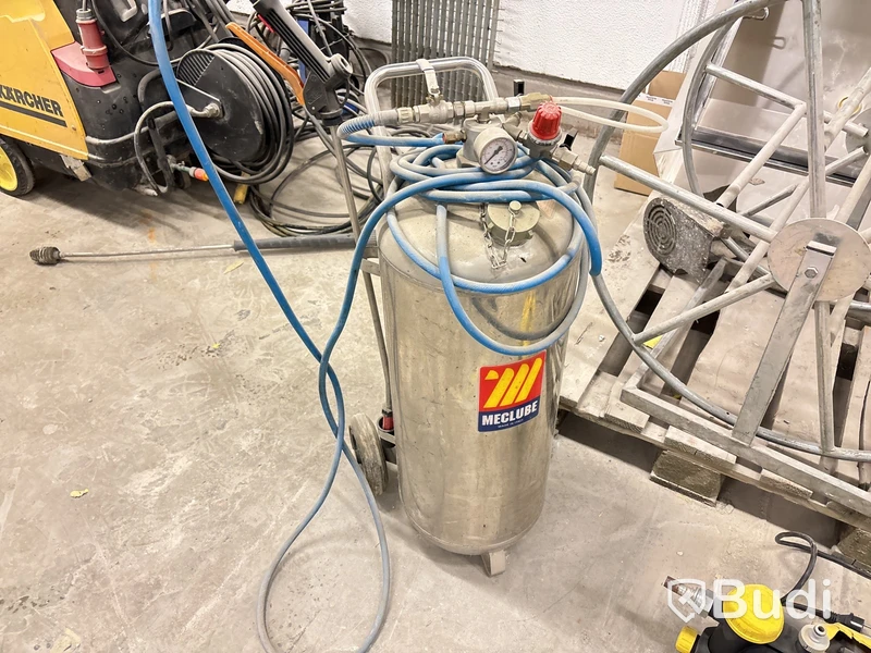 Vattenpump, avfettningsspruta m.m.
