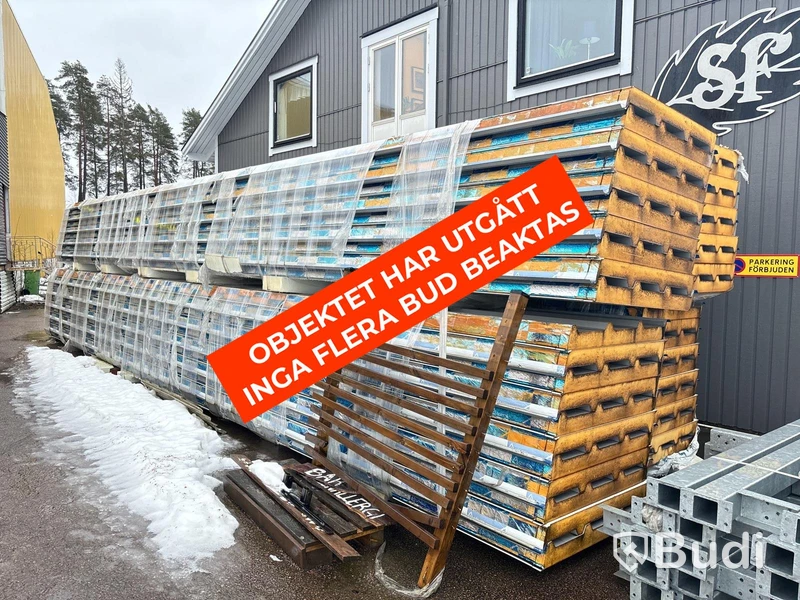 Komplett industrihall med 14 portar - (48,5 x 10 m)