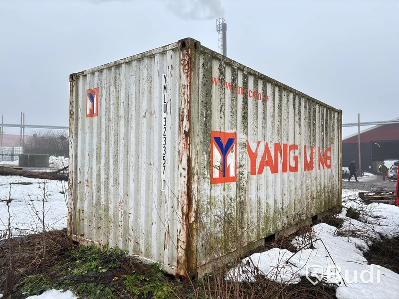 Container 20 fot med innehåll
