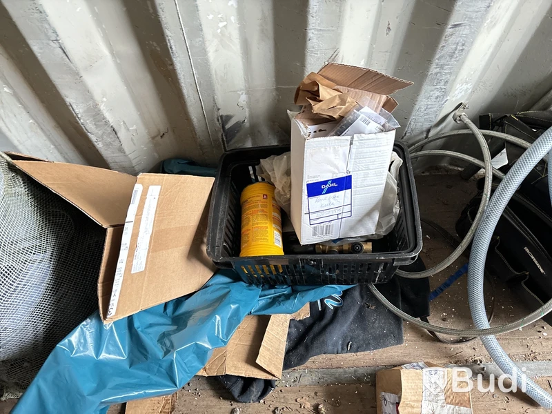 Container 20 fot med innehåll