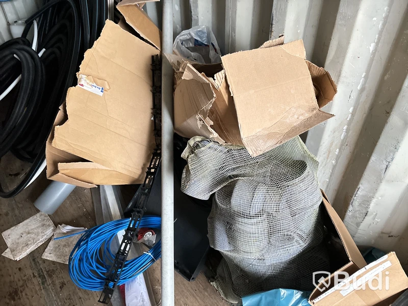Container 20 fot med innehåll