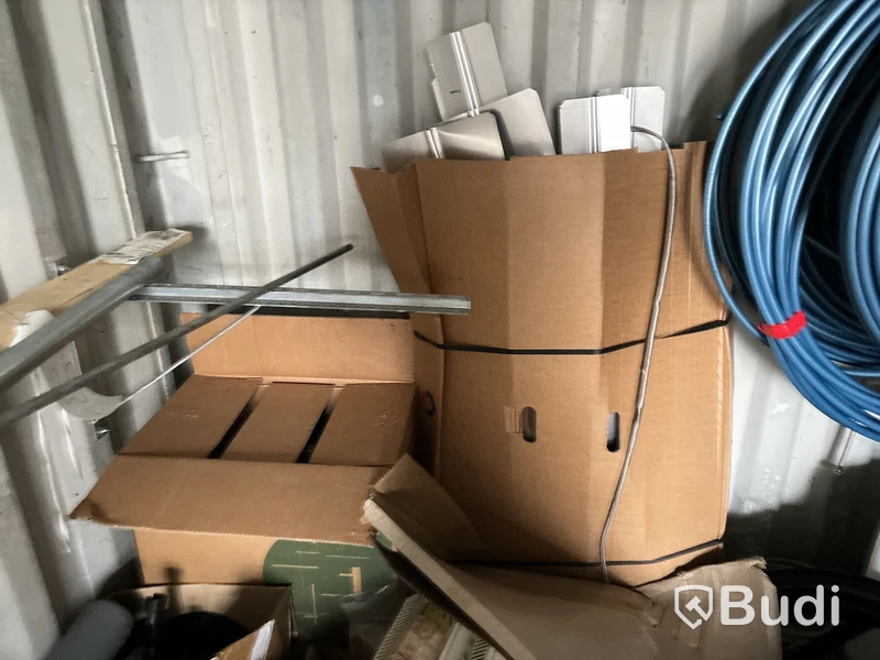 Container 20 fot med innehåll