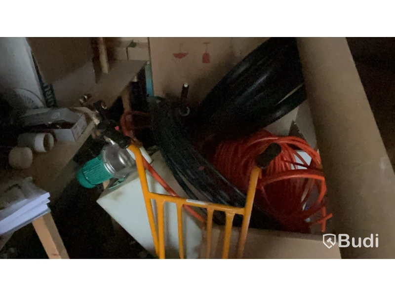 Container 20 fot med innehåll