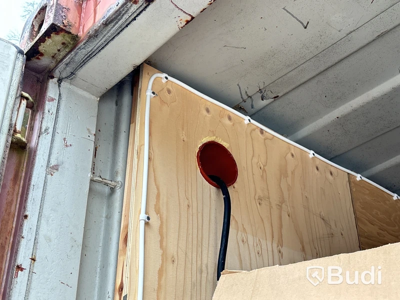 Container 20 fot med innehåll