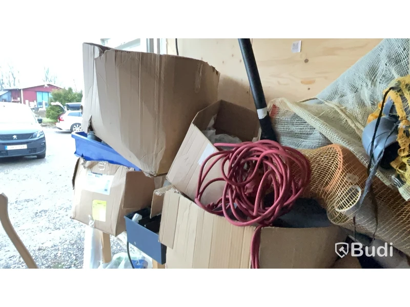 Container 20 fot med innehåll