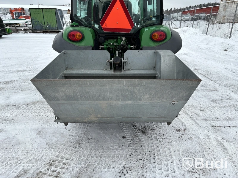 Traktor John Deere 3045R | 548h | Vikplog & Sandspridare | 2017