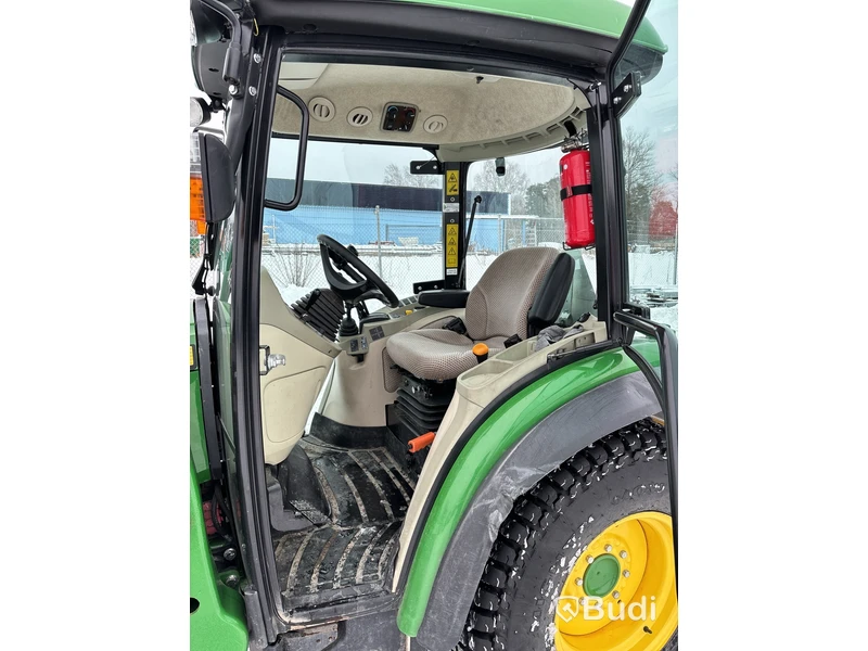 Traktor John Deere 3045R | 548h | Vikplog & Sandspridare | 2017