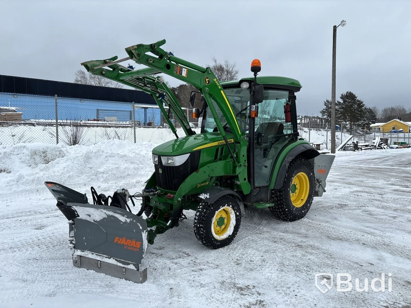 Traktor John Deere 3045R | 548h | Vikplog & Sandspridare | 2017