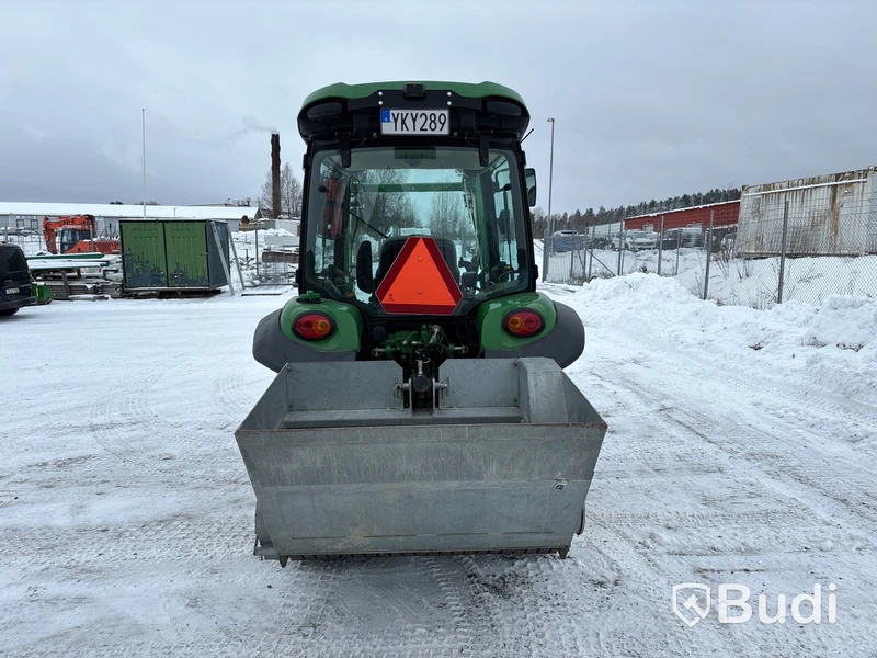 Traktor John Deere 3045R | 548h | Vikplog & Sandspridare | 2017