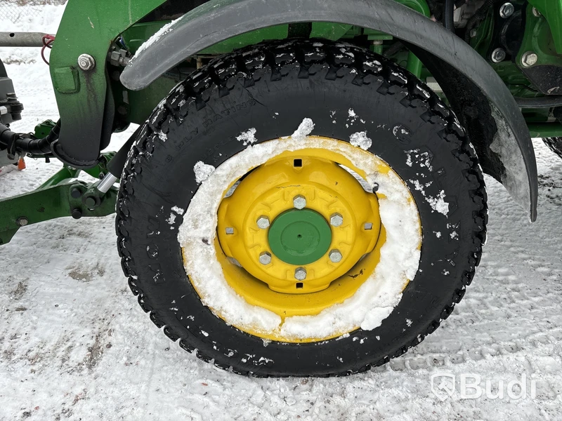 Traktor John Deere 3045R | 548h | Vikplog & Sandspridare | 2017