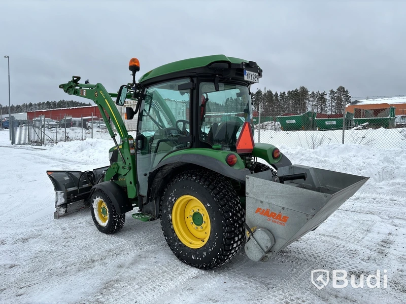 Traktor John Deere 3045R | 548h | Vikplog & Sandspridare | 2017