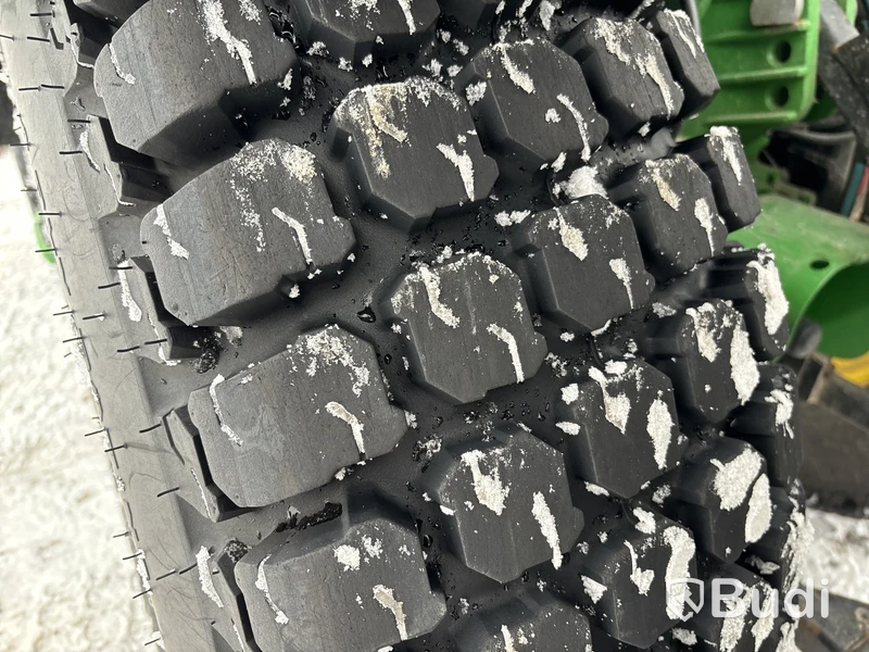 Traktor John Deere 3045R | 548h | Vikplog & Sandspridare | 2017