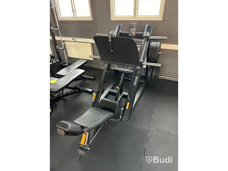 Angled Leg Press - Precor Discovery Plate-Loaded