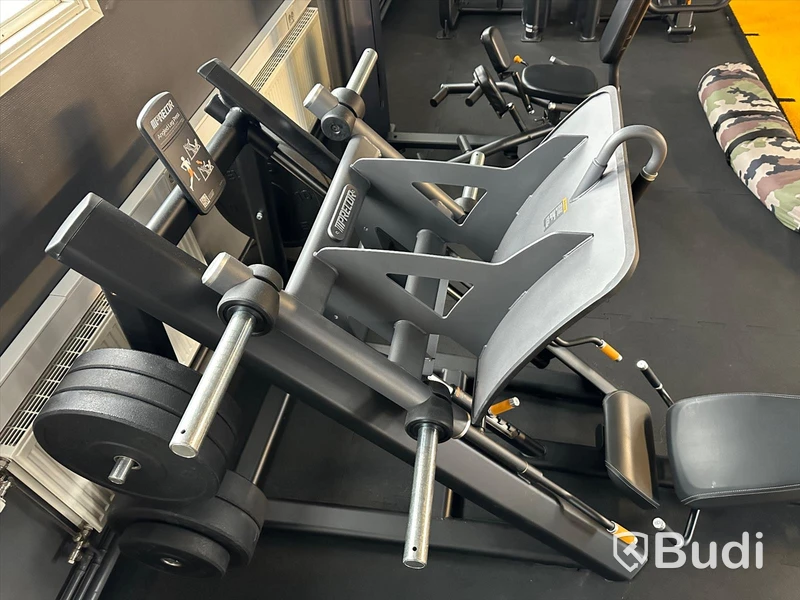 Angled Leg Press - Precor Discovery Plate-Loaded