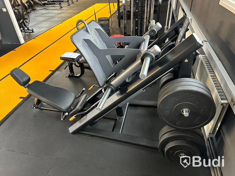 Angled Leg Press - Precor Discovery Plate-Loaded