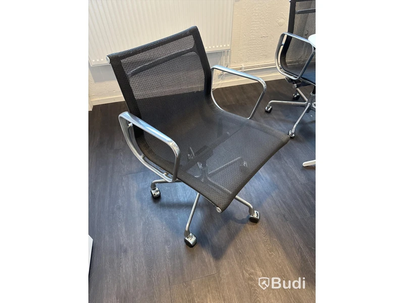 Bord och 4 st konferensstolar, Herman Miller Eames