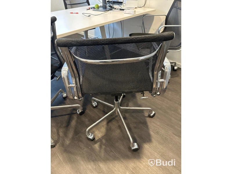 Konferensbord och 8 st stolar Herman Miller Eames