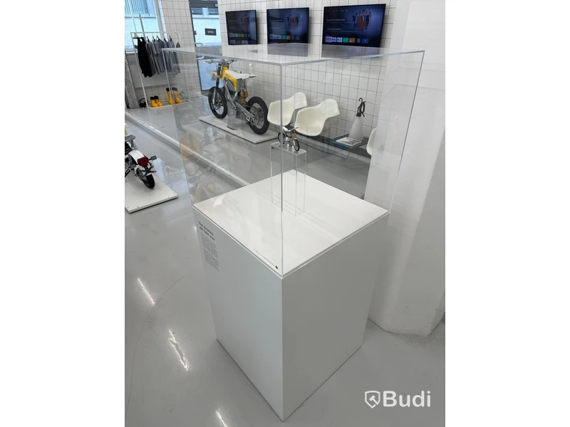 Butiksdisplay, plexiglas, 72x72x180 cm