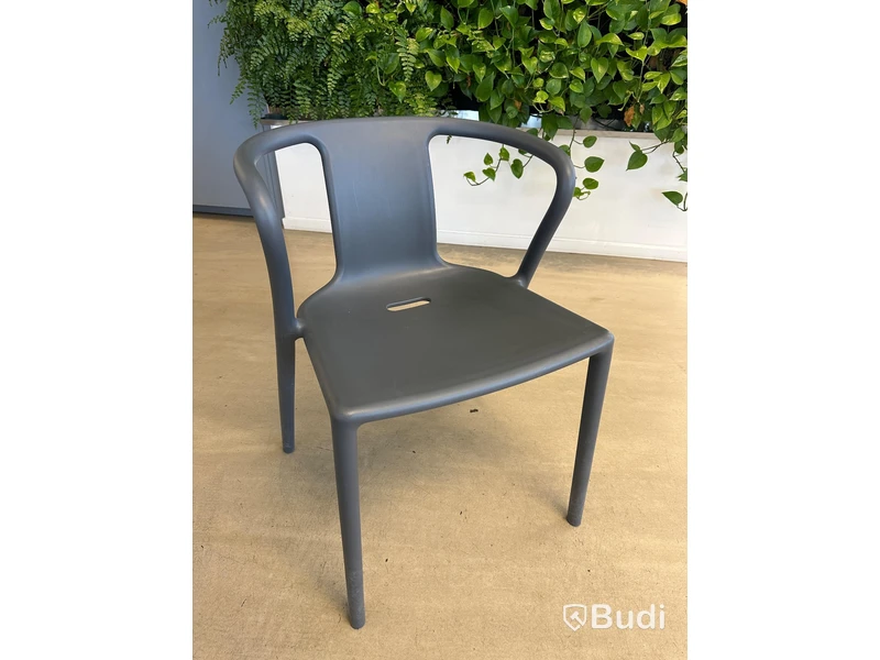 Matbord Vitra och 10 st designstolar,  MAGIS Air-armchair