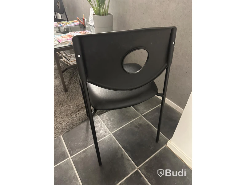 Glasbord i metall med 2 st stolar