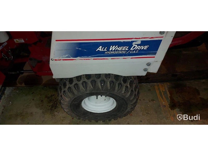 Redskapsbärare Ventrac 4200, 4-WD, -2011 med klippaggregat