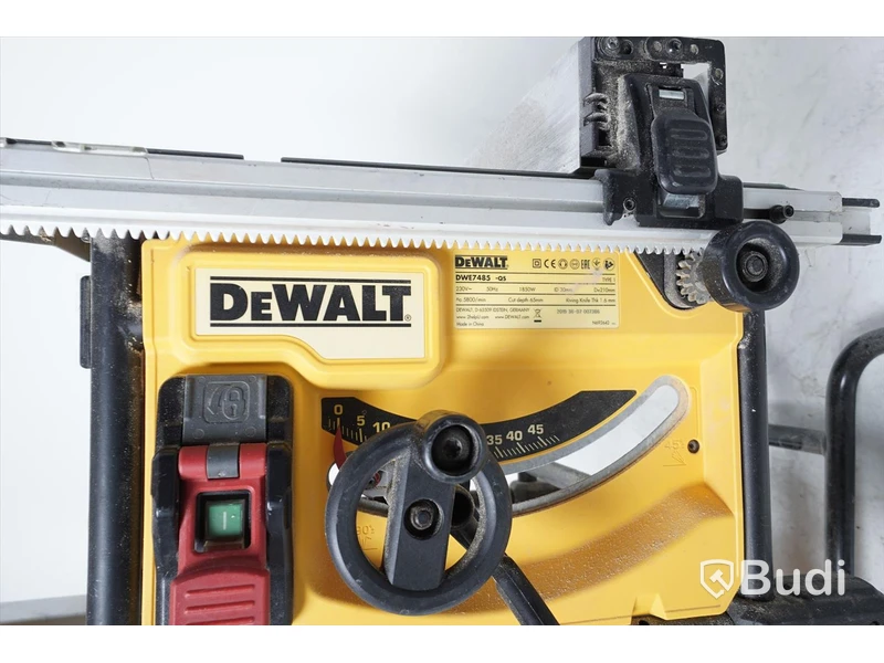 Bordcirkelsåg DeWalt, DWE7485-QS, inkl. arbetsbord DE7400. Funktionstestad. OBS! Handtag defekt.