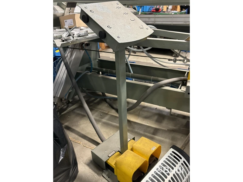 Pneumatiskt tippbart montagebord Emmegi Five 300 CS - 2010