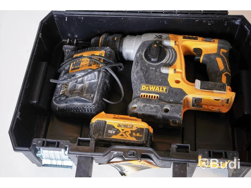 Verktygspaket Dewalt Multiverktyg, Borrhammare, Korslaser, Slagskruvdragare, Skruvdragare, och Dyckertpistol med batteri och laddare