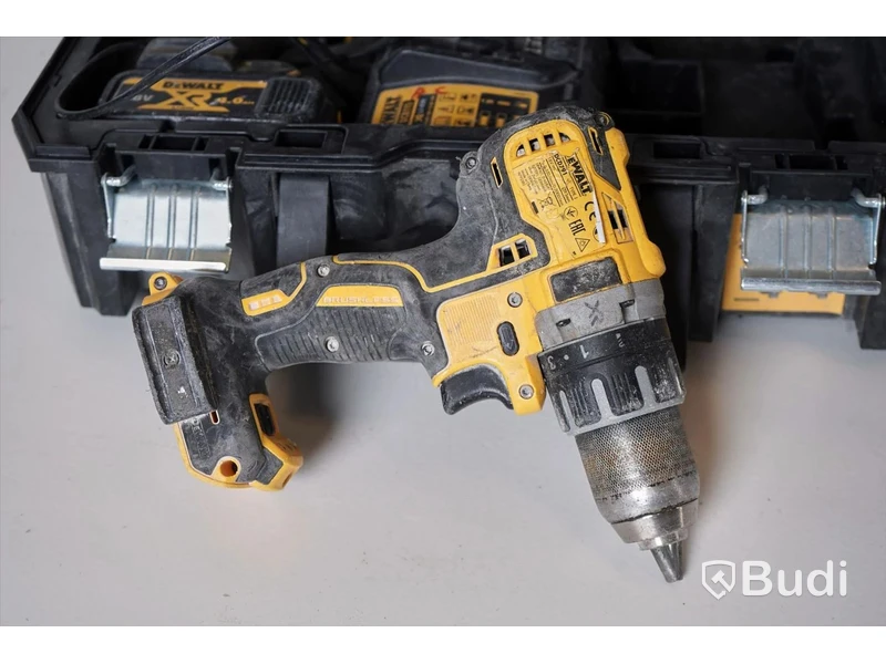 Verktygspaket Dewalt Multiverktyg, Borrhammare, Korslaser, Slagskruvdragare, Skruvdragare, och Dyckertpistol med batteri och laddare
