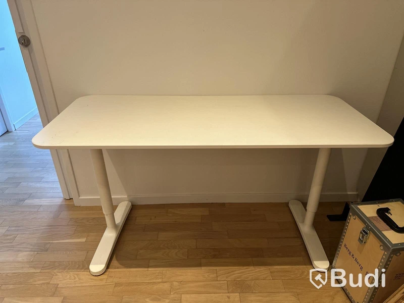 3 st skrivbord och kontorsstol RH